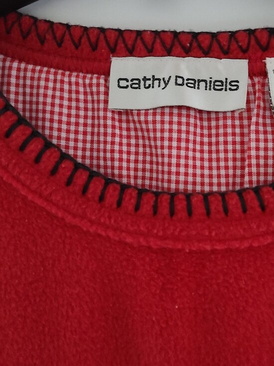 CATHY DANIELS RED FLEECE CHRISTMAS PULLOVER WITH PENGUINS SIZE L - Picture 2 of 9